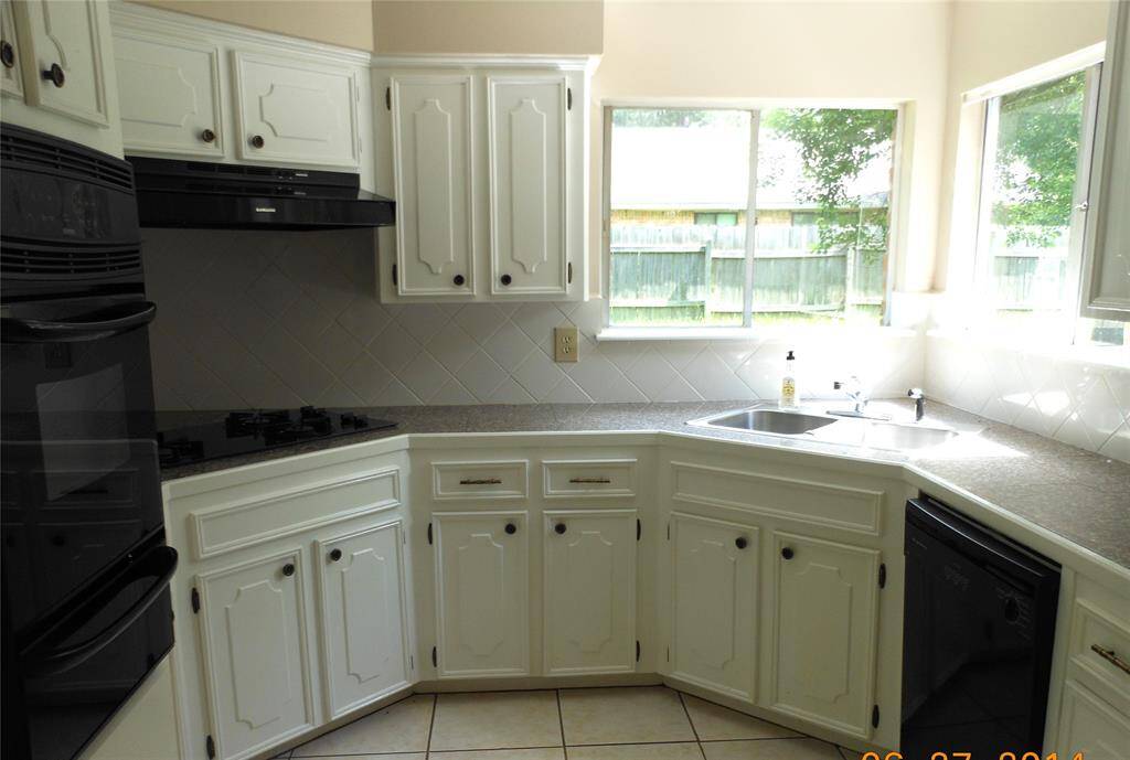 Den has high ceiling, f/p with gas logs