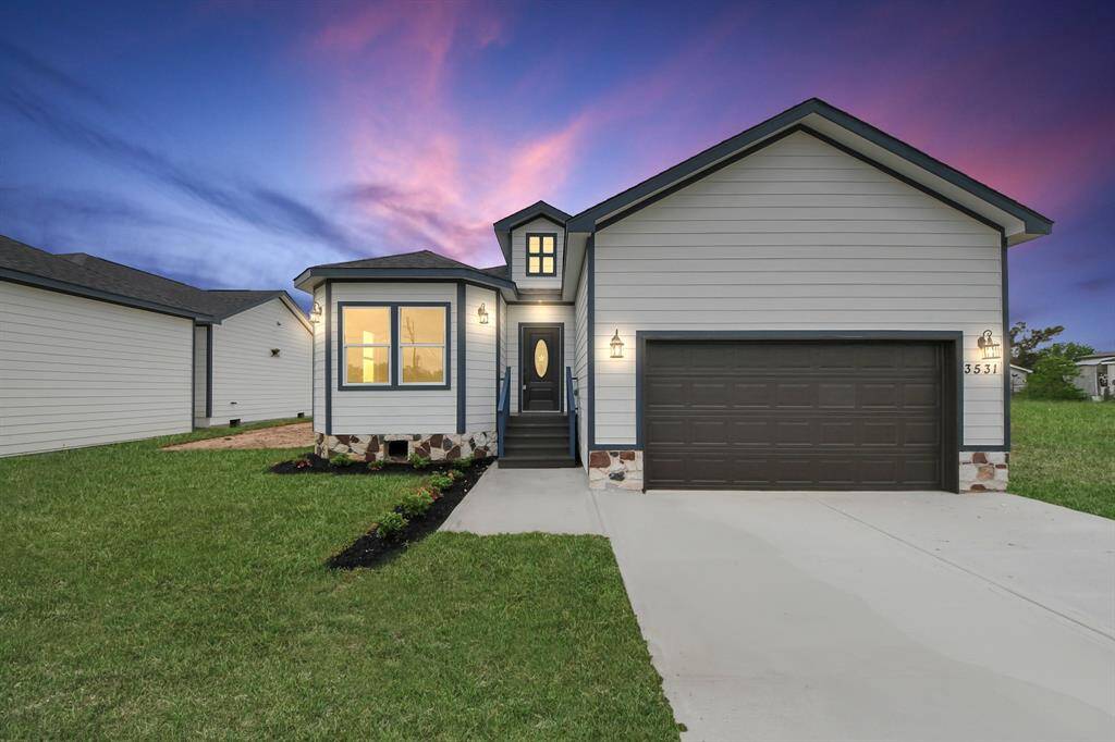 Welcome to 3531 Brook Valley Drive in Brookshire, Texas!