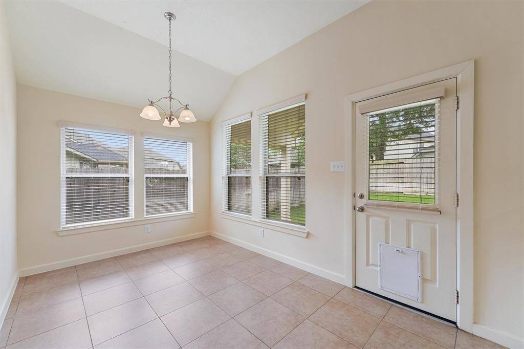 Great size breakfast room with lots of natural light.