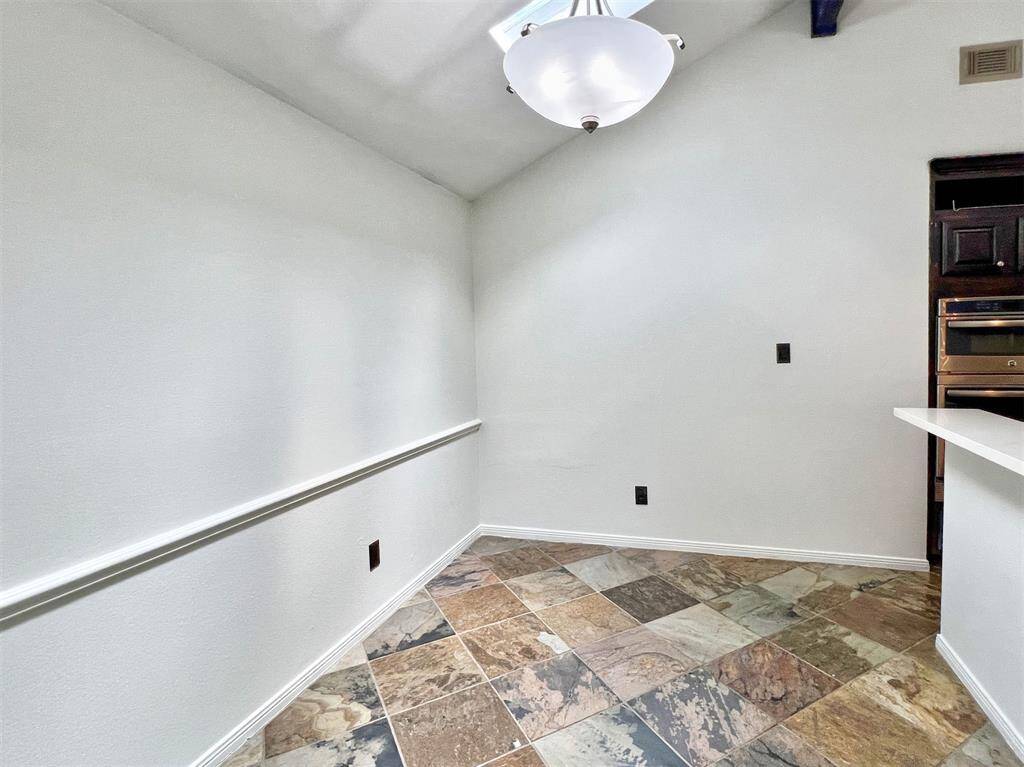 Breakfast nook - side view
