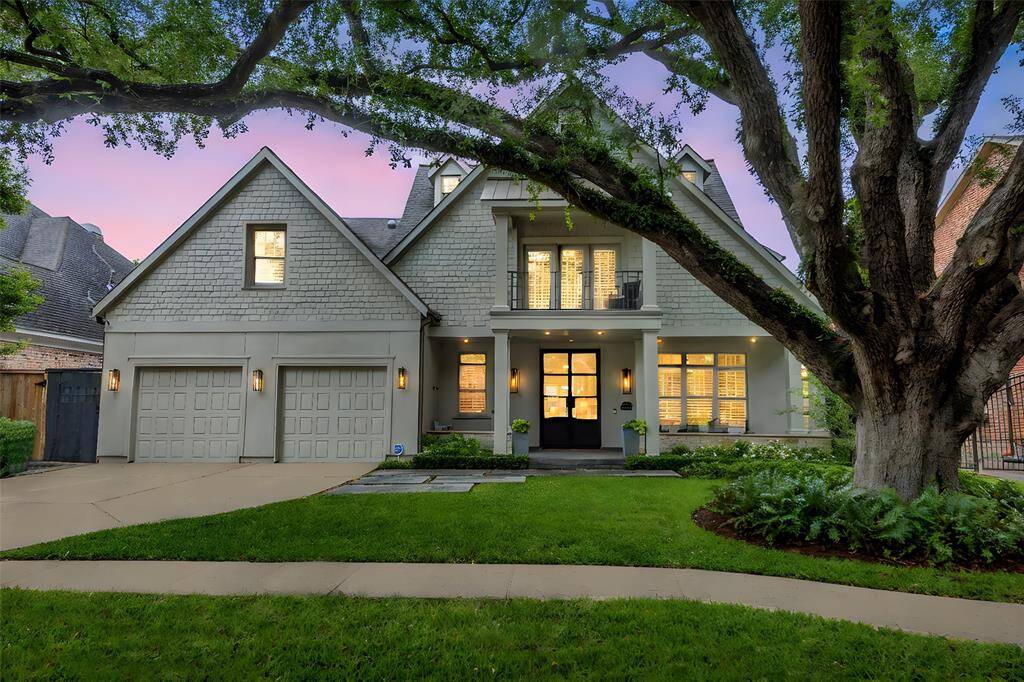 Welcome home to this charming Craftsman-style home nestled beneath a majestic 85-year-old live oak and offers prime location convenience—just minutes from top-tier shopping, dining, and vibrant nightlife, making it the perfect blend of charm and city living.