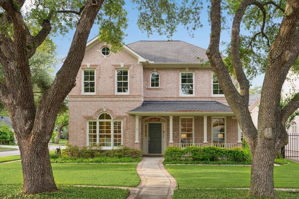 Welcome home to 4036 University Blvd in West University! This amazing home offers four or five bedrooms, 4-1/2 baths, gameroom, formals, and a wonderful floorplan! Built by Robert Covington and David Crow, the timeless design and finishes are pretty as a picture.