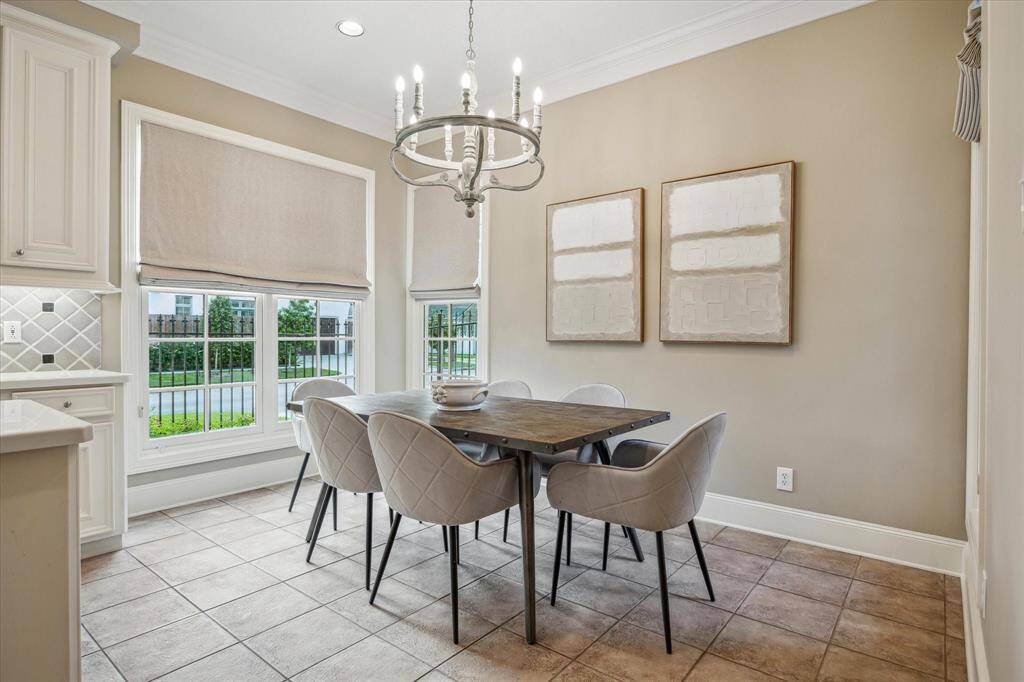 Enjoy this Breakfast Room (13' x 8') ...what a pretty setting!