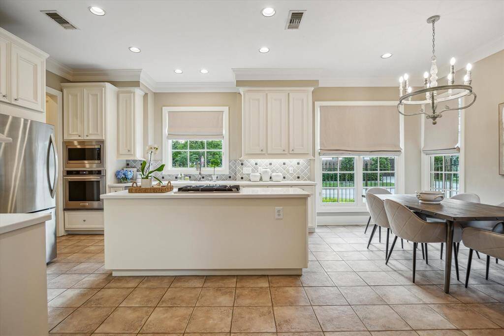 You will love this Chef's Kitchen (15' x 13')!
