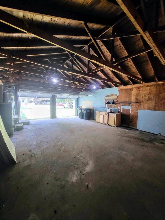New water heater & washer/dryer hook-ups located in the garage