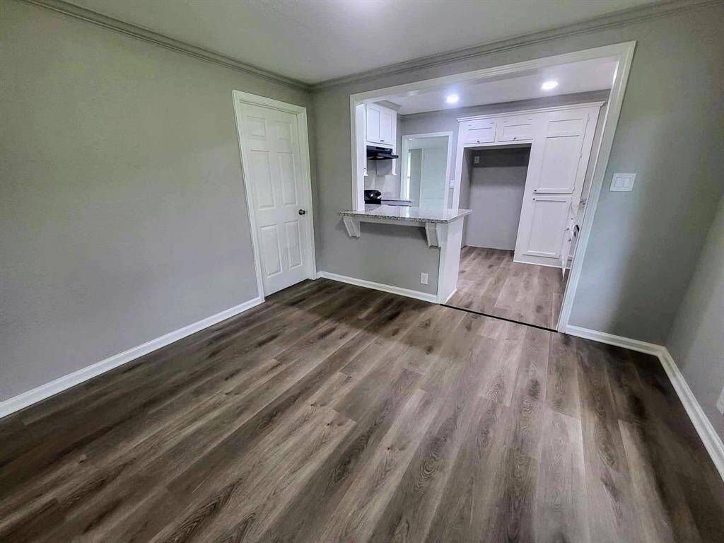 Dining area with breakfast bar