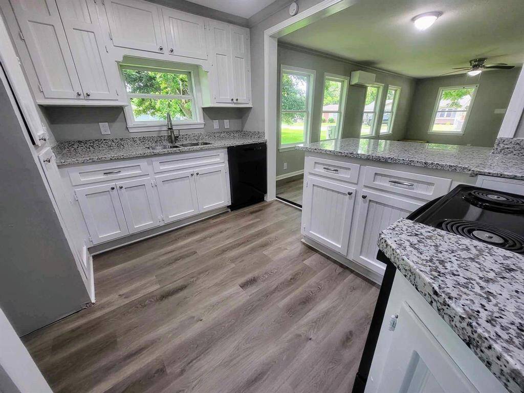 Sufficient cabinet space