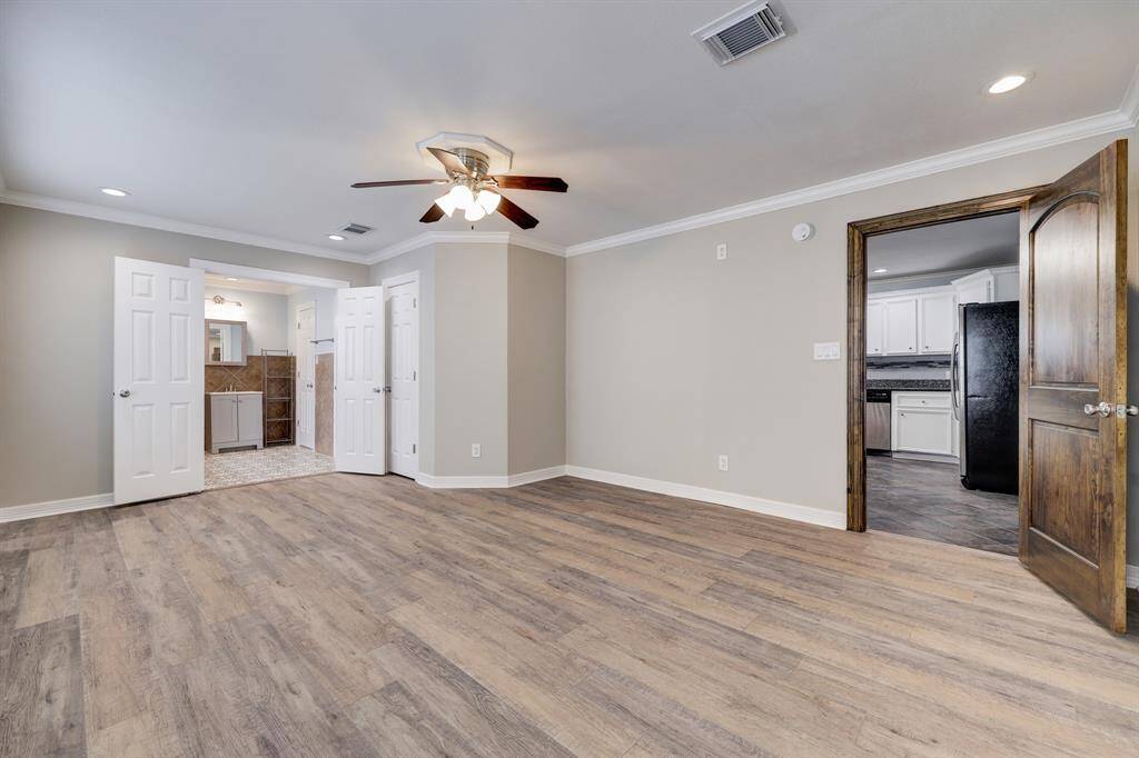 Nice size primary bedroom