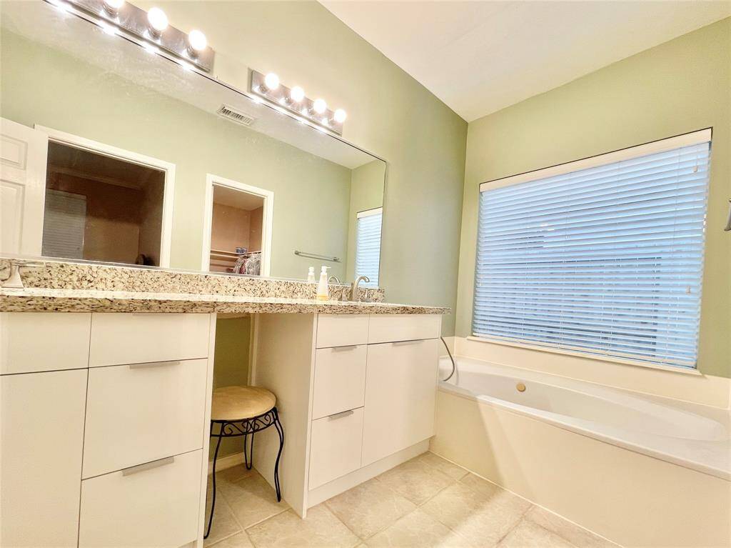 primary bath/sinks