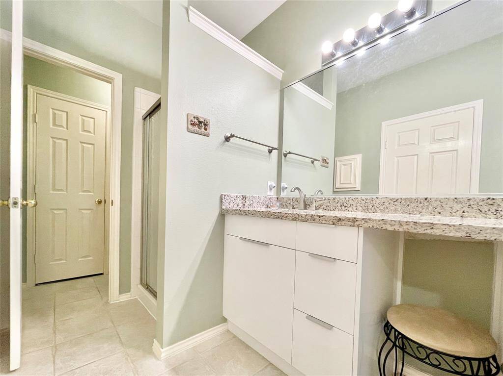 primary shower/sinks
