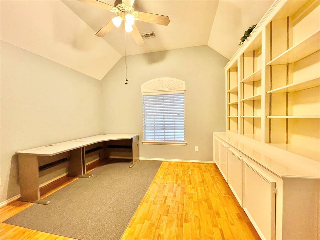bedroom5/office