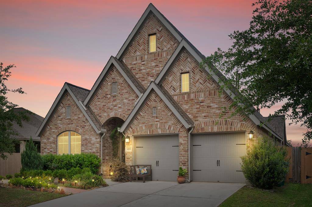 Welcome to 4233 Palmer Hill Dr, a charming residence nestled in the heart of Allegra at Harmony in Spring, Texas. This beautiful home offers modern comfort, serene surroundings, and a vibrant community perfect for everyday living.