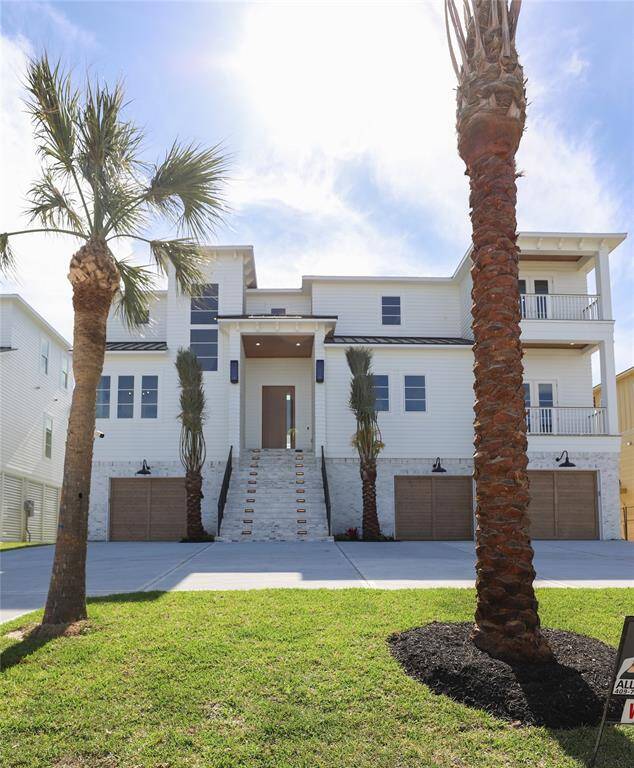 Spacious and elegant, this modern home features a grand entrance, lush landscaping, and ample garage space, perfect for a vibrant lifestyle.