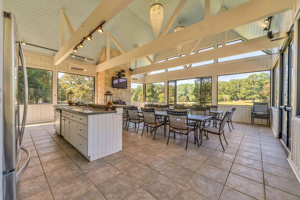 Fully AC outdoor entertainmentarea just off pool & pond - full outdoor kitchen