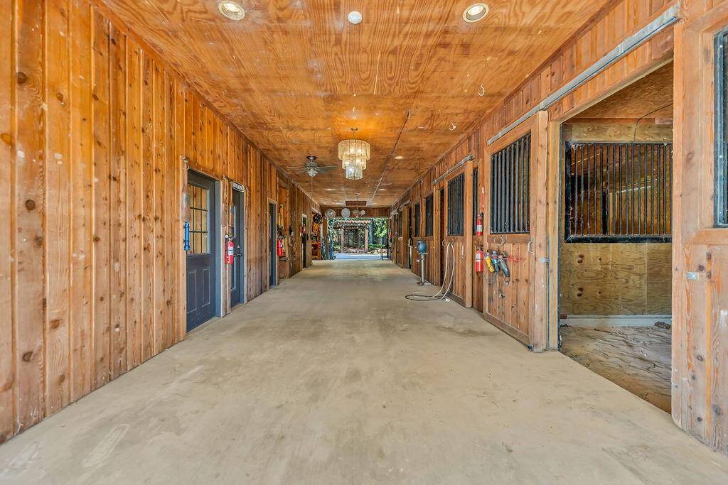 5 Stables
