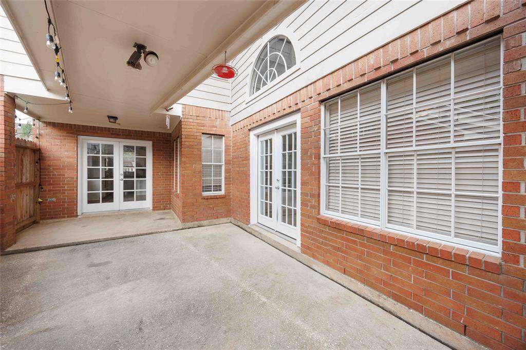 Covered breezeway