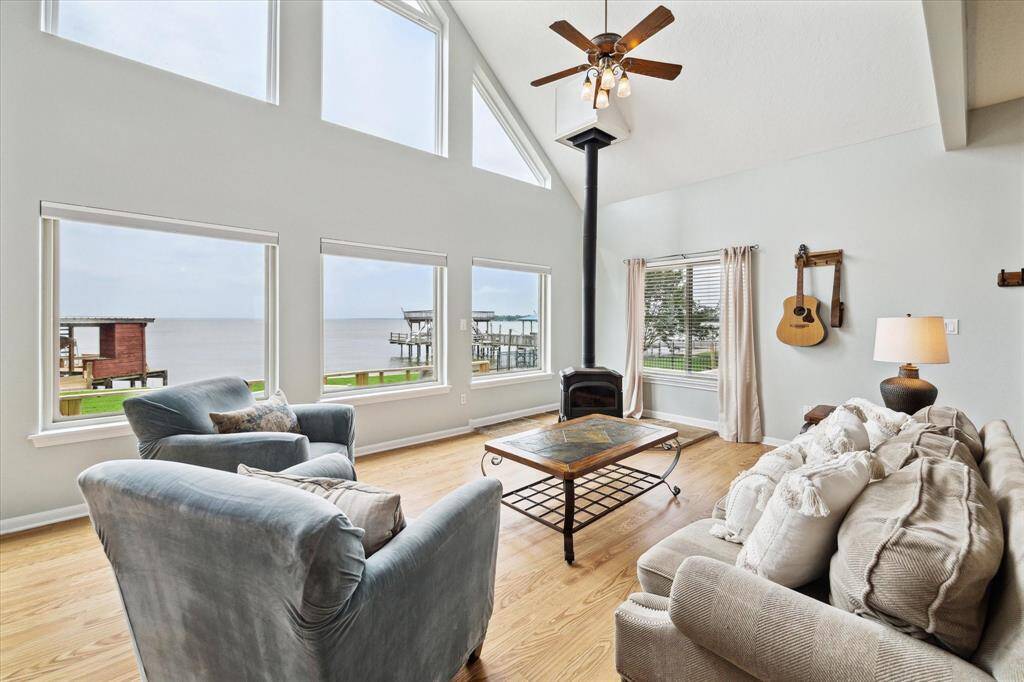 This dock is perfect for lakefront enjoyment!