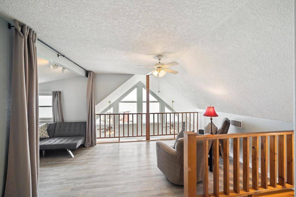 This home is just waiting to welcome you to life at the lake!