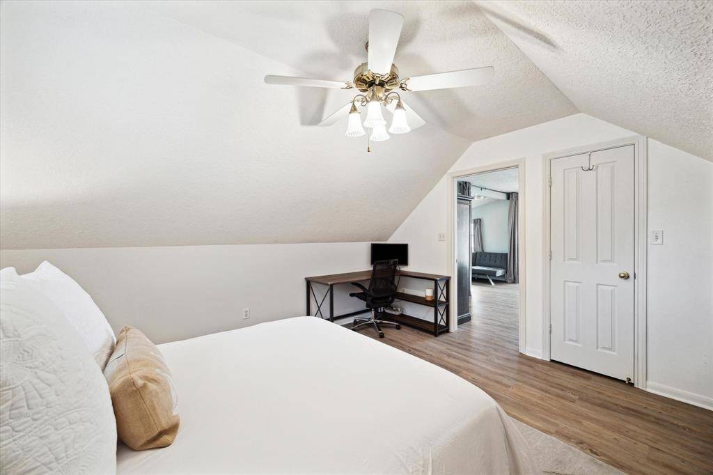 Upstairs loft area with a stunning view!
