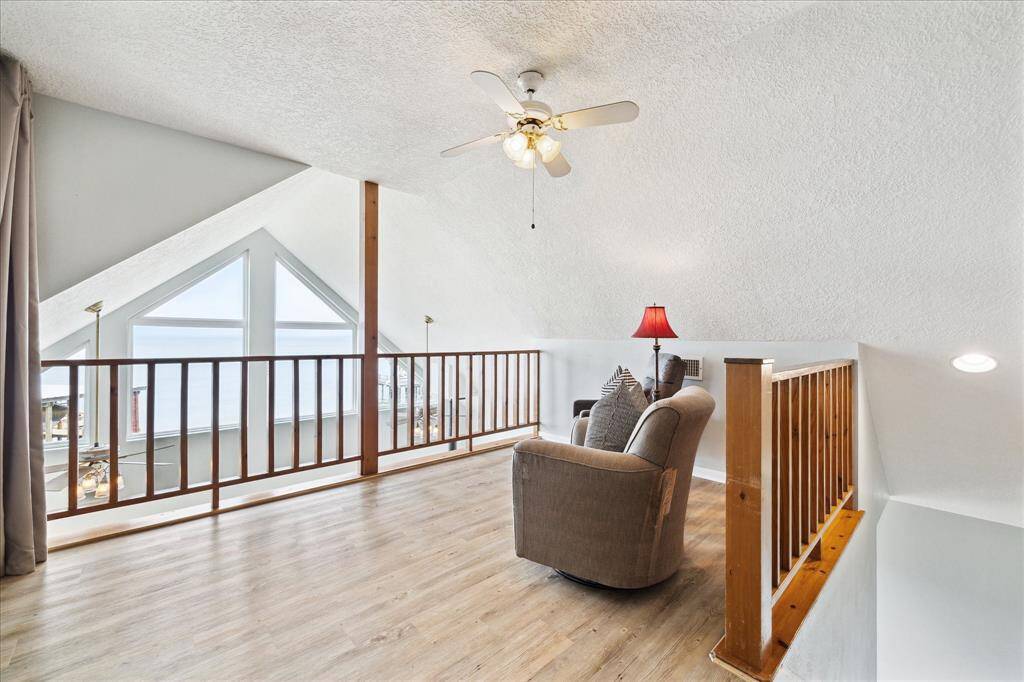 The perfect nook for an office or a movie spot!