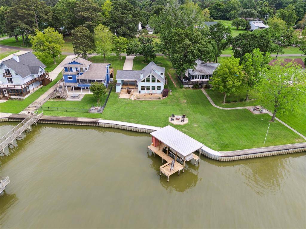 This home is located on deep water in a golf cart friendly neighborhood just minutes from Pine Island.