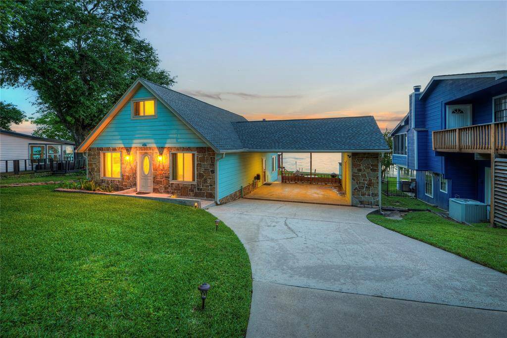 These stunning windows offer views for days!