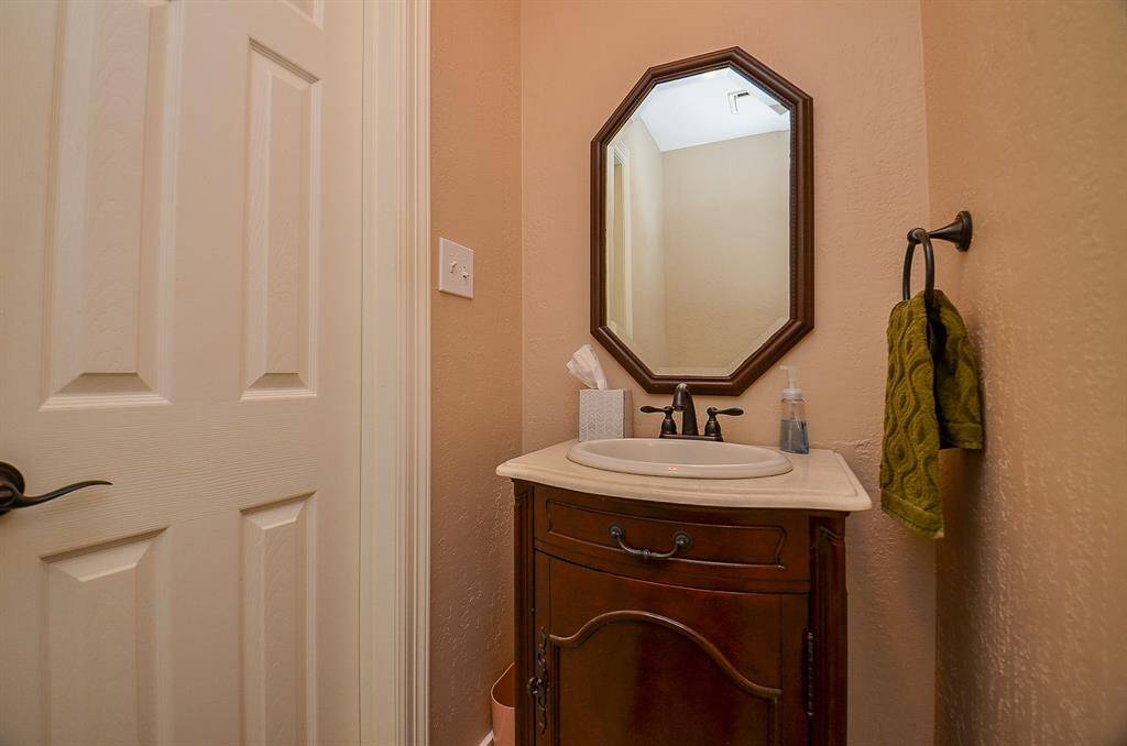 Isn't this darling petite sink just what you need for a quick stop in the half-bath?