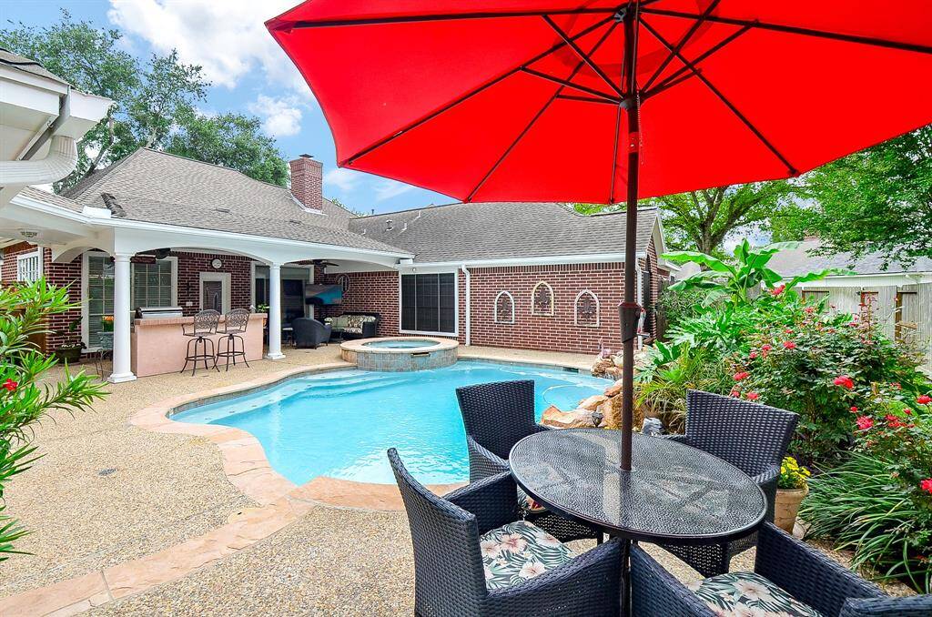 Claim this divine spot for morning coffee, a light lunch or a personally crafted al fresco meal!