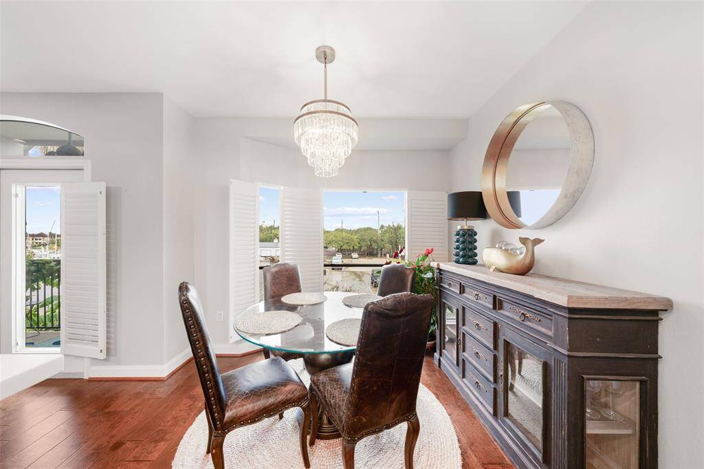 Here, the bright and sunny breakfast area with beautiful chandelier and so many windows, is ideal for a quick meal or a leisurely cup of coffee.