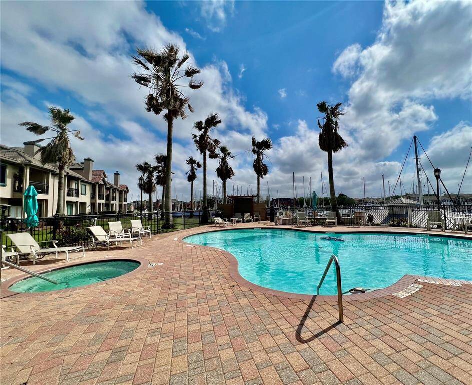 The nearby Regatta community pool is a wonderful community amenity.