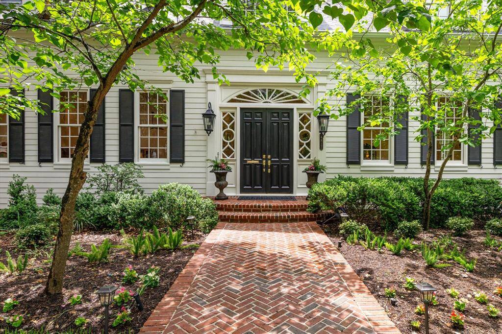 Welcome to 4817 Bellview Street!