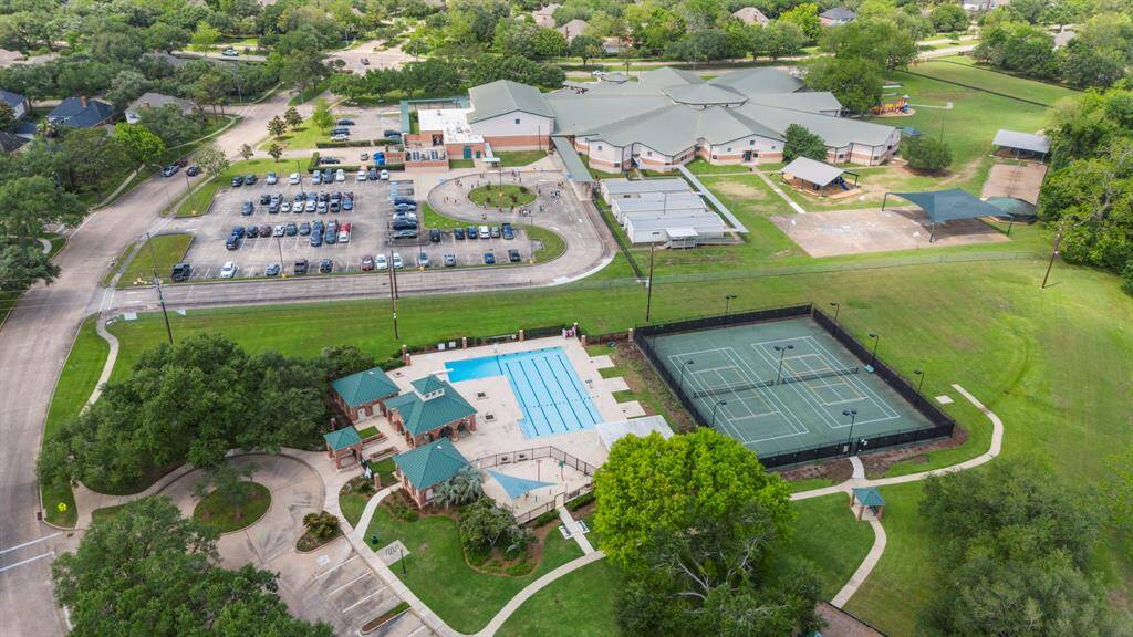 Commonwealth offers an exceptional array of amenities, including a clubhouse, two swimming pools, a splash pad, and four tennis courts. Residents also enjoy scenic walking trails and various recreational areas throughout the community. Known for its serene countryside charm, Commonwealth provides a peaceful retreat just minutes from the conveniences of city life.