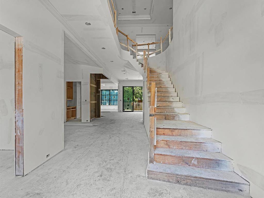 2-story Entry Foyer with curved staircase