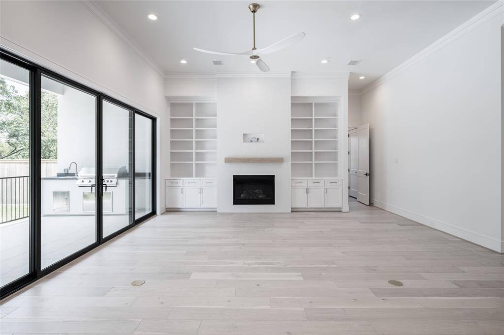 Family room: **Example of previous built home
