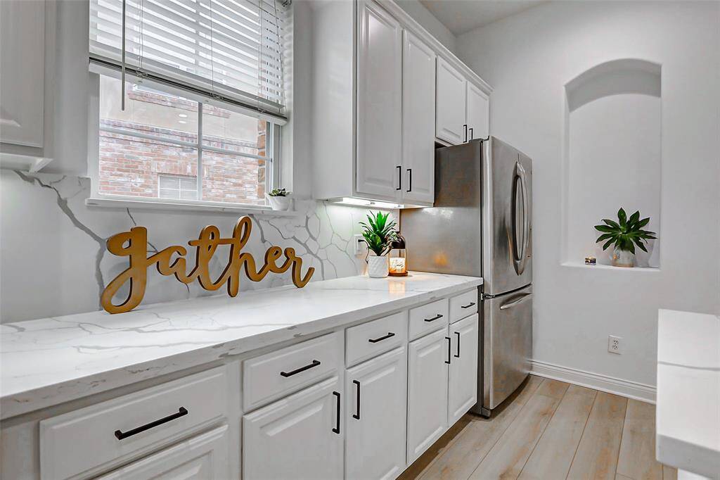 Bathed in natural light and designed in crisp whites and soft neutrals, this kitchen feels like a breath of fresh air every time you walk in.