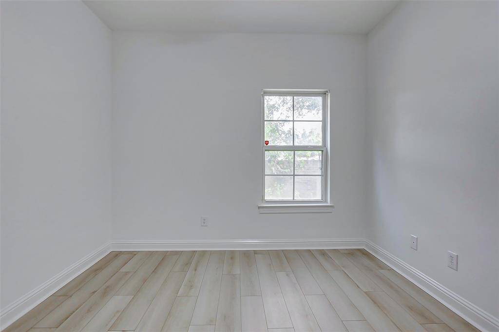 1st Floor bedroom, full bath right close by.