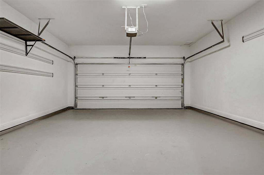 Is it possible to have a pretty garage?  I say YES!  Extra storage in here too!