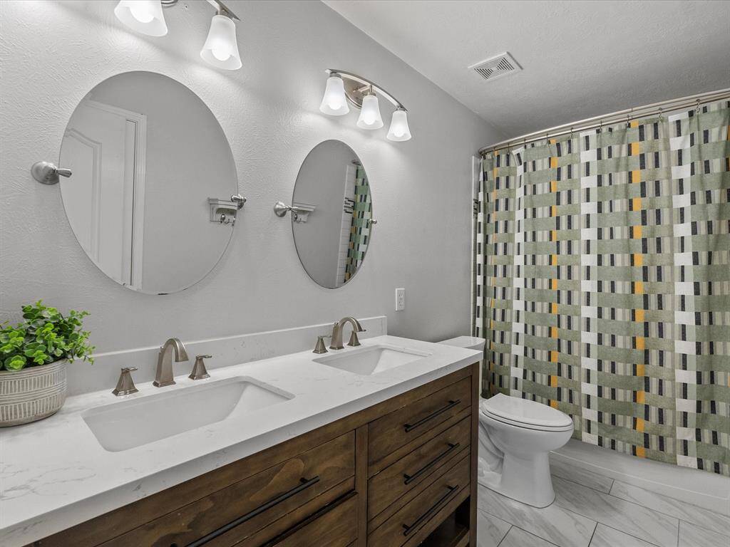 Full Bathroom Upstairs
