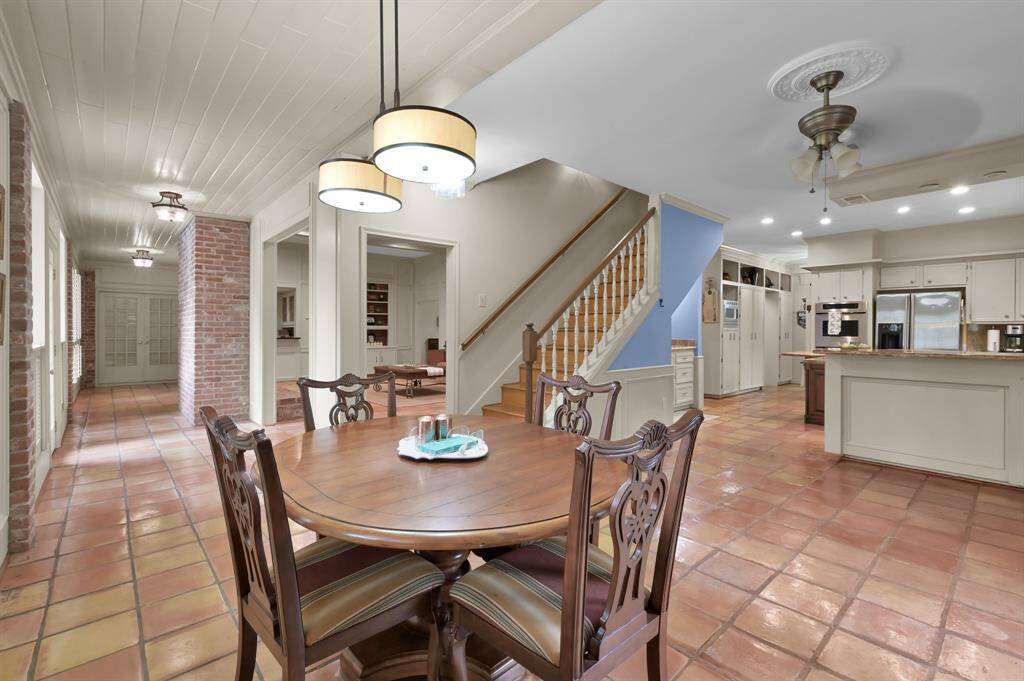 Breakfast room and a great view of the loggia that runs across the entire back of the home.  Look at the amazing amount of space between the breakfast table and the breakfast bar.  Great space for entertaining when everyone wants to be in the kitchen.