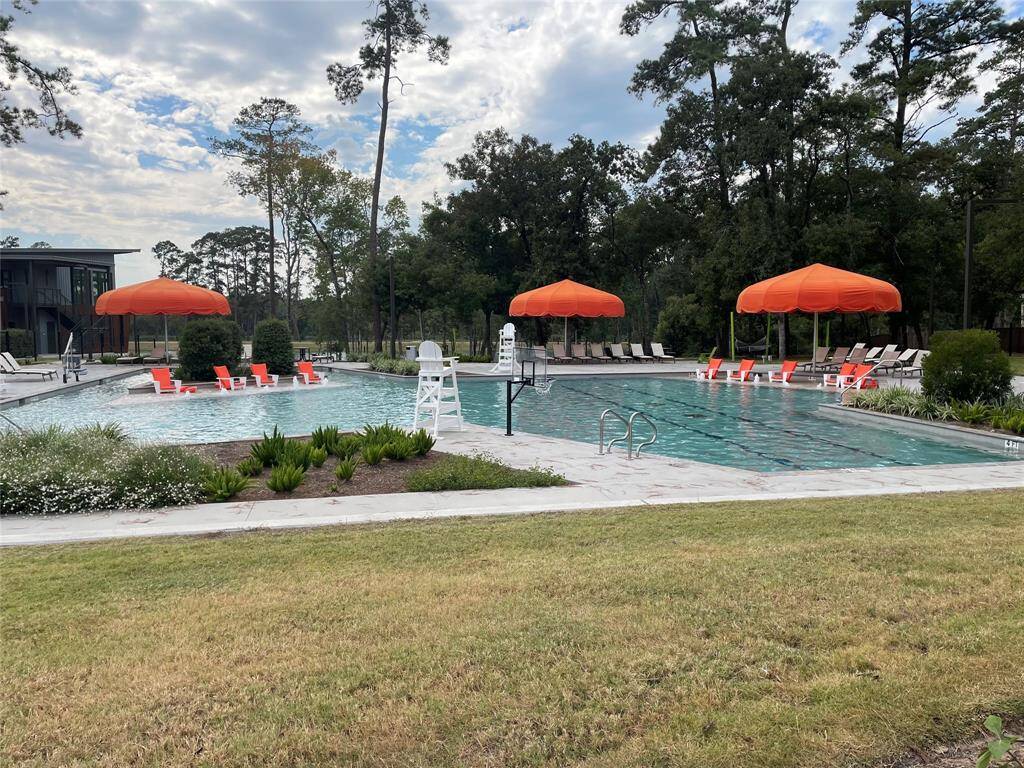 The Lake house boasts this fabulous outdoor pool.