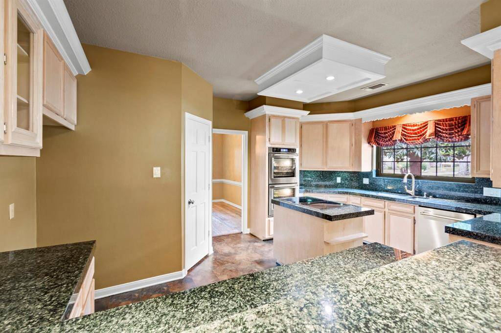 So much counter and cabinet space with a breakfast bar too!