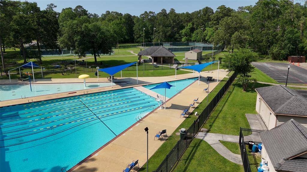LIVE YOUR BEST LIFE AT 606 SEA ANCHOR WAY! THE AMENTITIES INCLUDE:GOLF COURSETENNIS COURTSCOMMUNITY RESTURANTLAKE/RIVER ACCESS