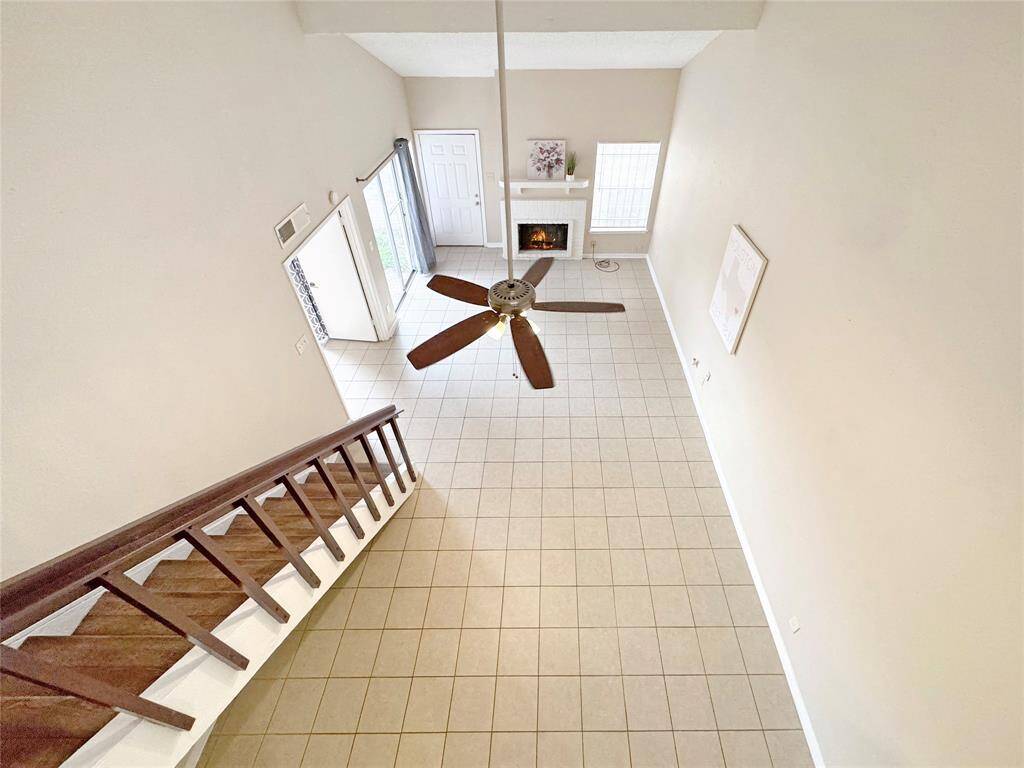 Tile + vinyl flooring throughout—no carpet!