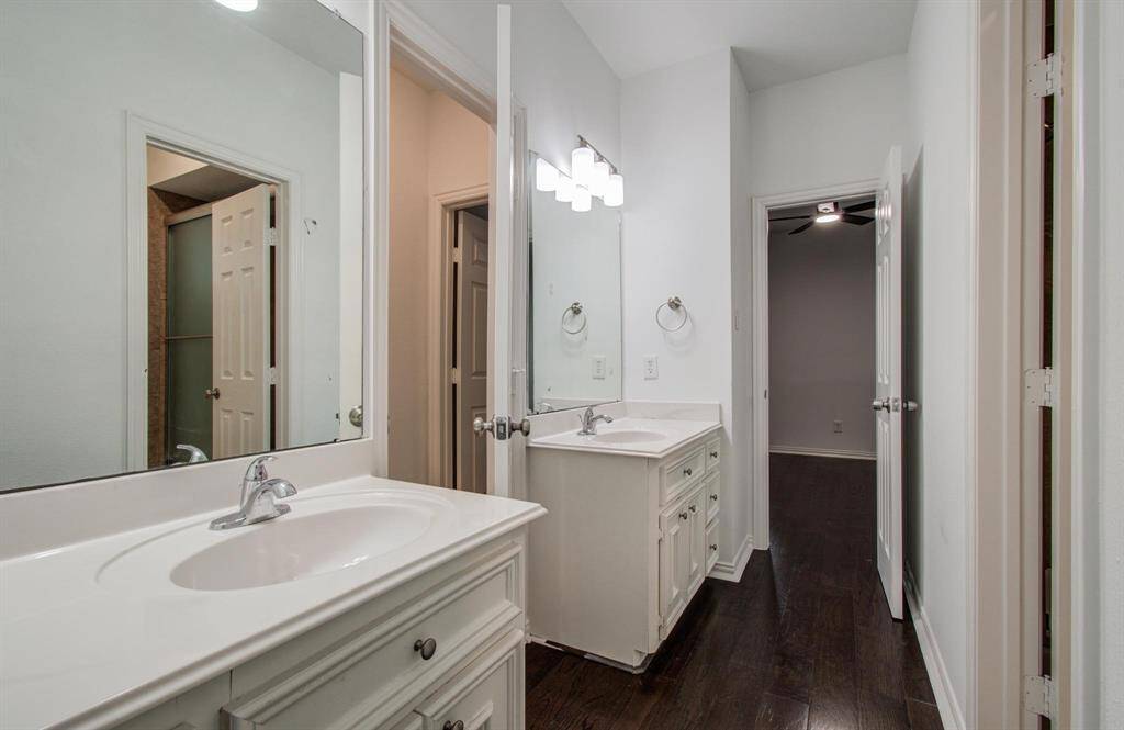 Jack and Jill style guest bathroom