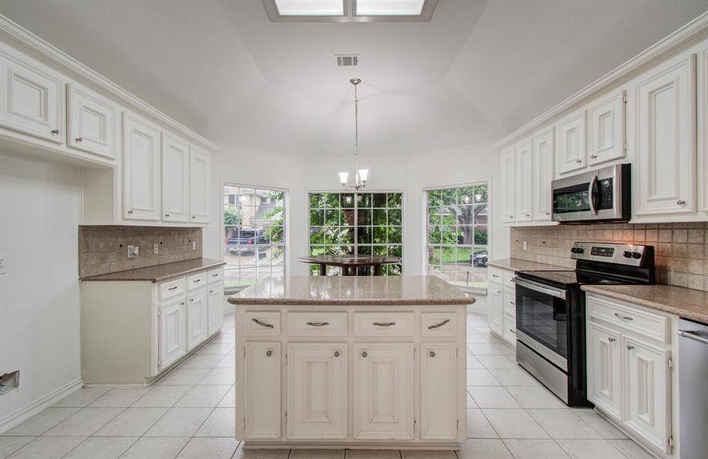 Large Kitchen with Island