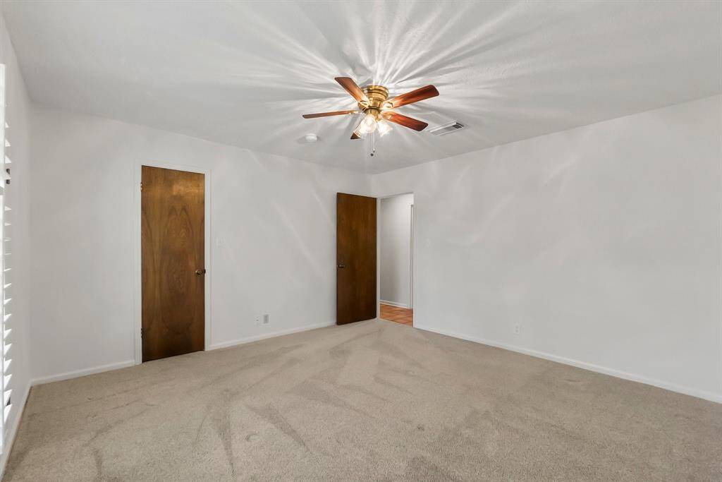 Secondary bedroom. Ceiling fan and globes replaced.