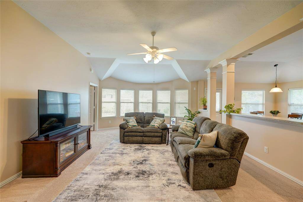 ...so open to the kitchen and breakfast rooms.