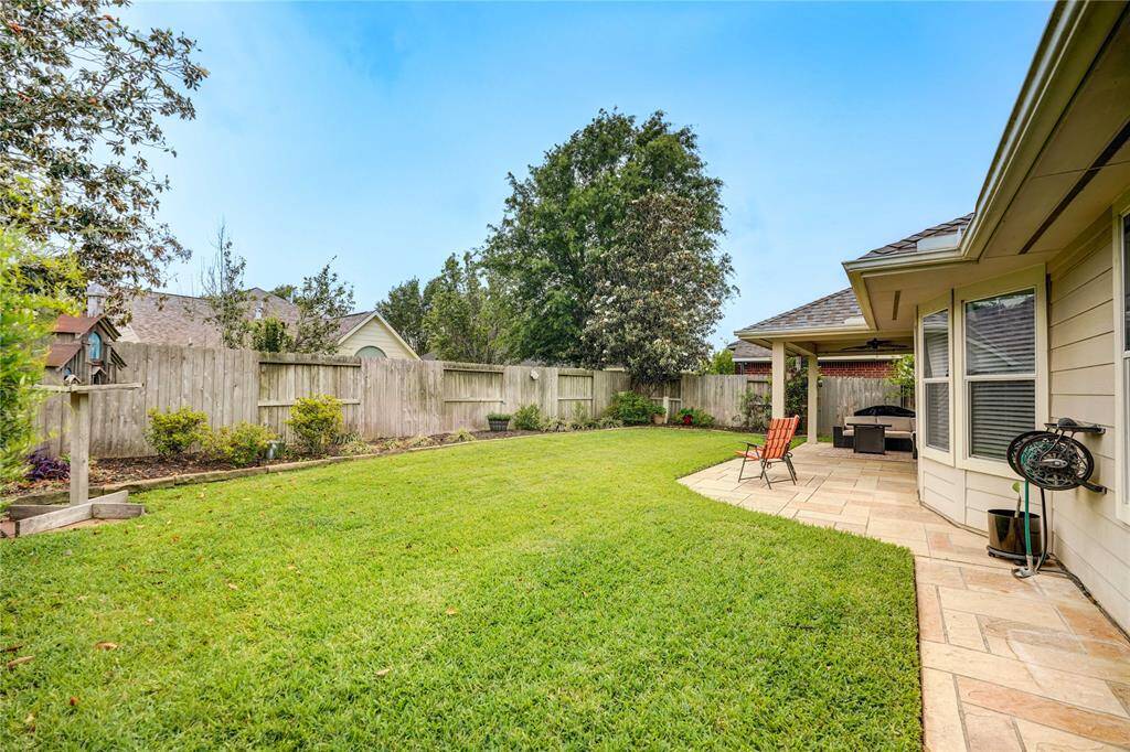 Look at this patio area!!!