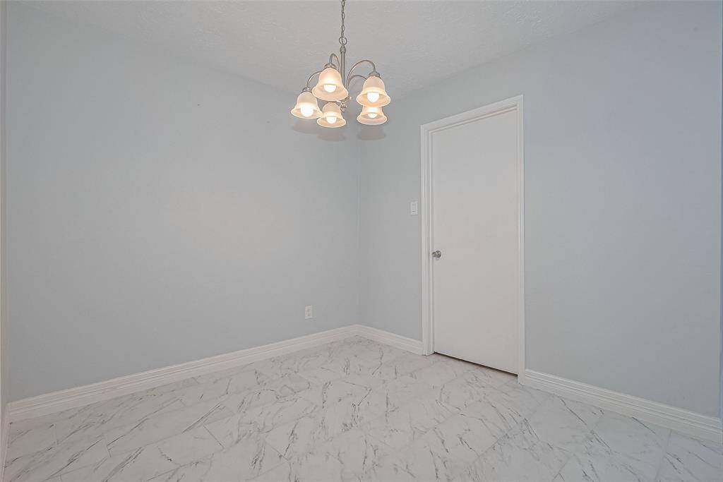 Breakfast room door leads to utility room