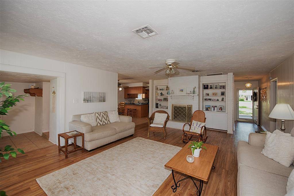 A view of the family with easy access to the kitchen and even the foyer.
